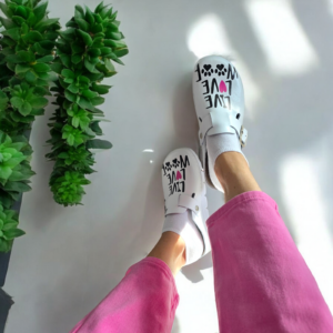 1100-as-noi-dr-feet-bor-papucs-feher-live-love-woof-046307.png