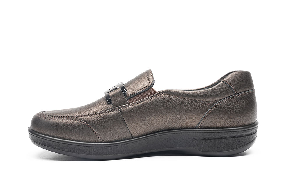 G-Comfort P-6503Z softnappa bőr felsőrész és dísz csat közelről